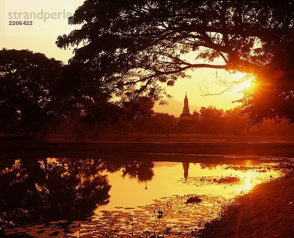 Sonnenuntergang  Sukhothai  Thailand.