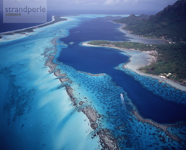 Polynesien  Französisch-Polynesien  Bora Bora  die Coral Barriere  Luftbild