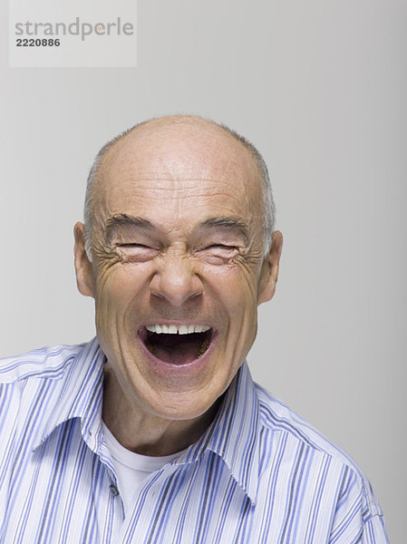 Porträt eines älteren Mannes  lachend