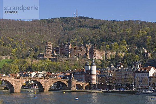 Bogenbrücke über River  Fluss Neckar  Heidelberg  Deutschland