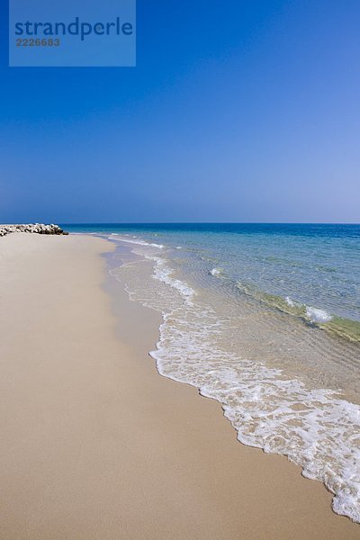 Surfen Sie am Strand  Sealine Beach Resort  Mesaieed  Qatar
