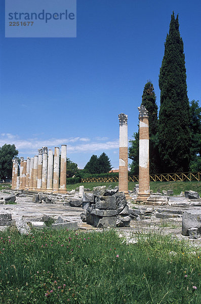 Italien  Friaul  Aquileia  Säulen die Foro