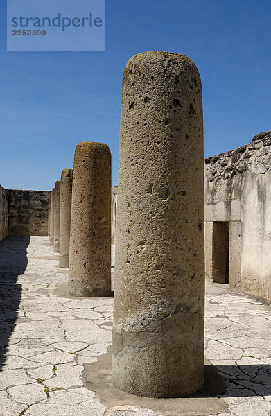 Alte Ruinen von Säulen