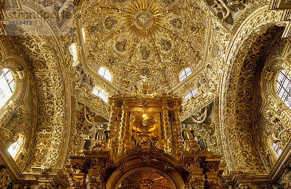 Untersicht des Altars in der Kathedrale  Capilla del Rosario  Santo Domingo Kirche  Puebla  Mexiko