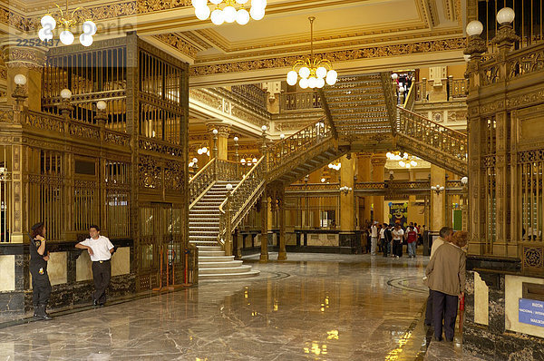 Innenräume des Post Office  Palacio de Correos  Mexiko-Stadt  Mexiko