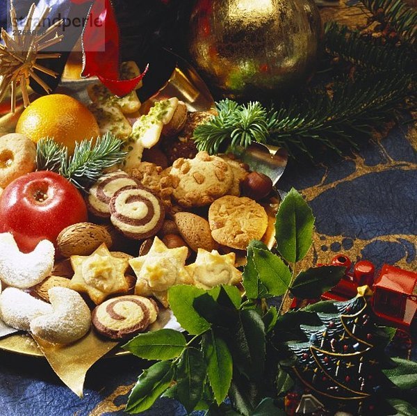 Verschiedenen Weihnachtsplätzchen für den 'Bunten Teller'