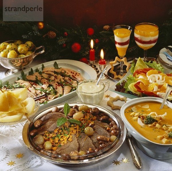 Weihnachtsbuffet mit Rinderbraten  Lachs  Suppe etc.