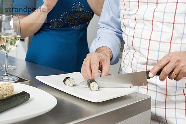 Zubereitung von Sushi in der Küche