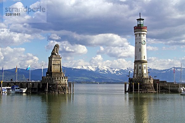 Lindau Hafen mit Leuchtturm  Bodensee (Bodensee)  Bayern  Deutschland
