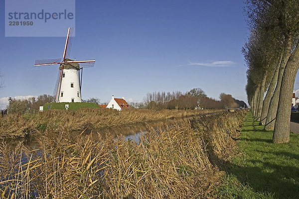 Belgien  Flandern-Western  der Kanal von Damme-Windmühle 'Schellemolen' 1867 erbaut