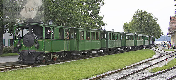 Deutschland  Bayern  Dampf Zug und dem Bahnhof