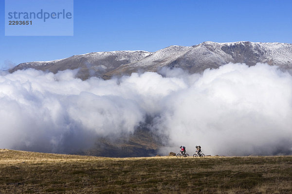 Spanien  Sierra Nevada  Paar Mountainbiking