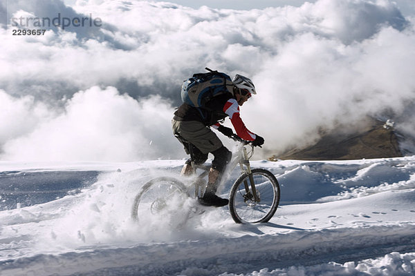 Spain  Sierra Nevada  mountainbiking across snow