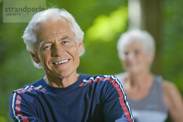 Seniorenpaar bei einer Pause  Porträtfoto
