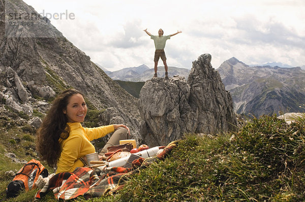 Austria  Salzburger Land  couple having a picnic