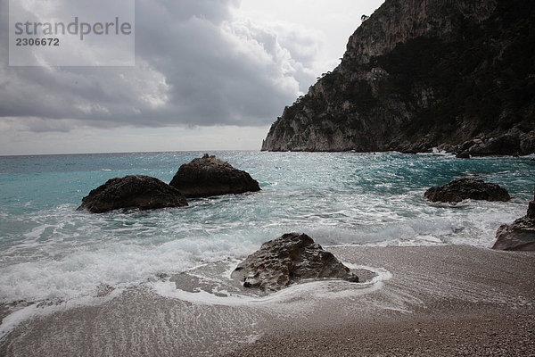 Felsformationen am Strand  Capri  Campania  Italien