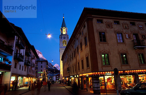 Veneto  Cortina Ampezzo  die Stadt bei Nacht