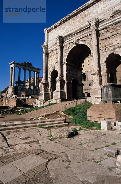 Die römischen Ruinen von der Foro Romano  Rom  Latium