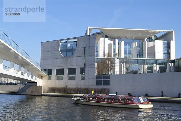 Regierungsgebäude in Waterfront  Spree River  Berlin  Deutschland