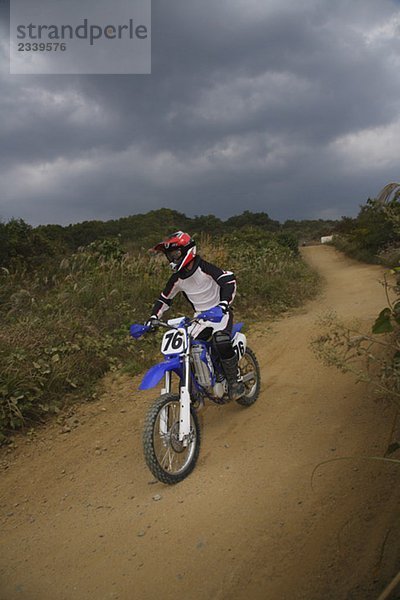 Motocrossing