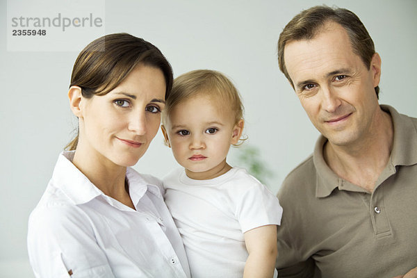 Eltern mit Kleinkind  Portrait