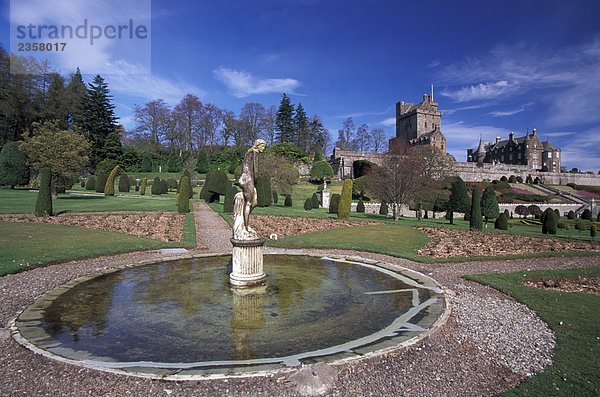 Großbritannien  Schottland  Drummond Schloss und Garten