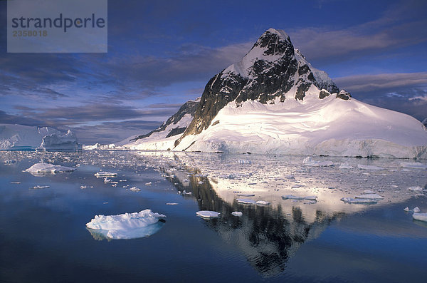 Eisberg  Lemaire Chanel  Antarktis