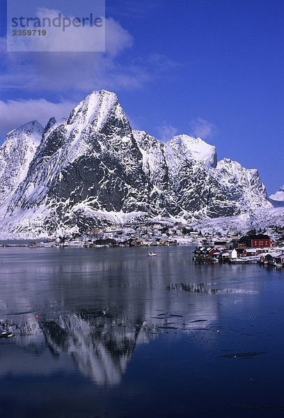 Landschaftlich schön landschaftlich reizvoll Hütte Tradition Norwegen angeln Lofoten Platz