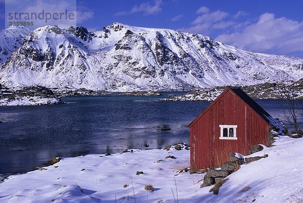 Norwegen  Lofoten-Inseln  Rorbuer (alte Fischerei Hütte)