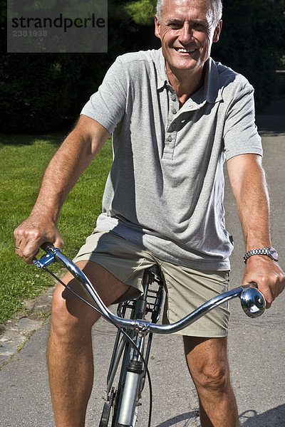 Mann auf dem Fahrrad  Portrait