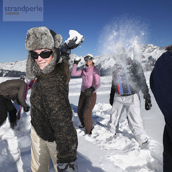 Gruppenwurf von Schneebällen