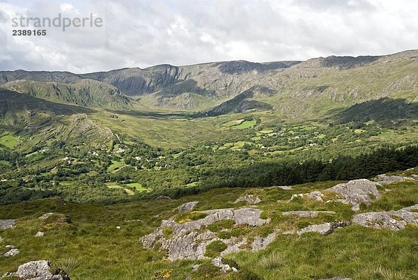 Wolken über Hills  Beara Halbinsel  County Cork  Munster  Irland