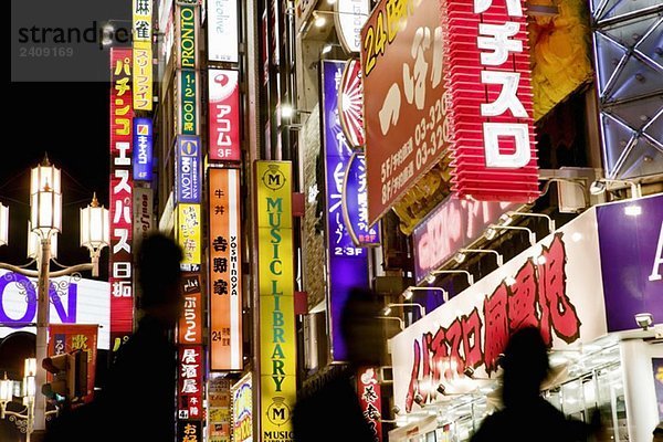 Neon-Straßenschilder in Tokio