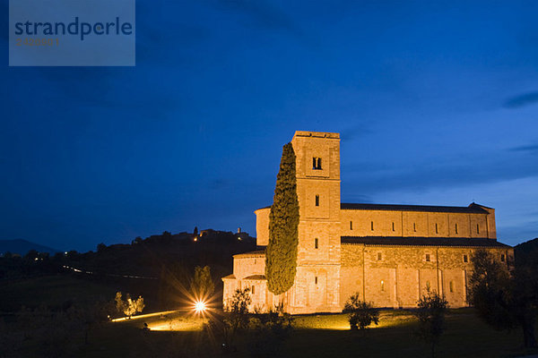 Italy  Tuscany  Sant'Antimo abbey church at night