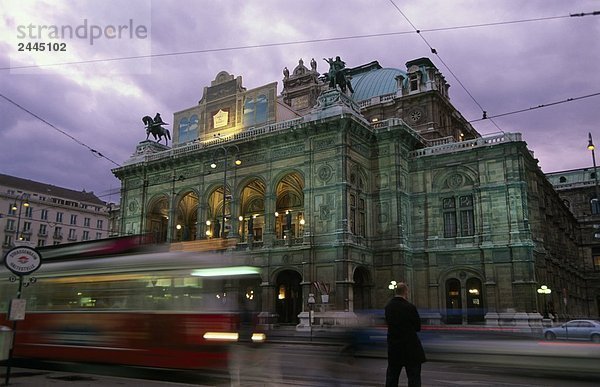Wien Hauptstadt Bewegung Schienengleis Wiener Staatsoper Seilbahn Österreich Abenddämmerung
