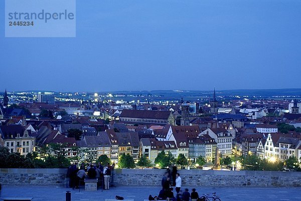 Cityscape beleuchtet in der Dämmerung  Zitadelle Petersberg  Erfurt  Thüringen  Deutschland