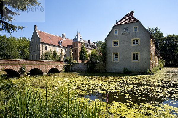 Wasserschloss bei Waterfront  Senden  Münster  Nordrhein-Westfalen  Deutschland