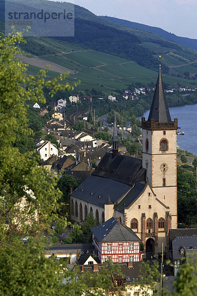 Kirche in der Stadt am Flußufer  Rhein  Lorch  Baden-Württemberg  Deutschland
