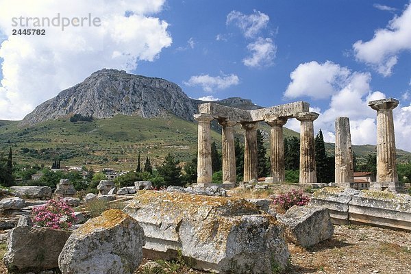 Alte Ruinen des Tempels  Tempel des Apollon  Portara  Insel Naxos  Kykladen Inseln des Ägäischen Meeres  griechische Inseln  Griechenland