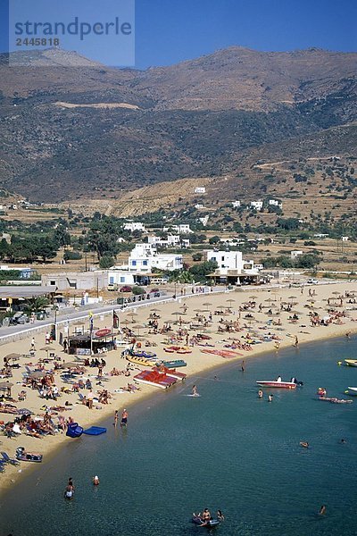 hoch oben Strand Tourist Ansicht Flachwinkelansicht Kykladen Winkel Griechenland Ios