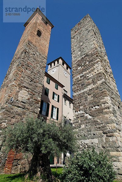 Italien  Ligurien  Savona  Piazza del Brandale und Türme