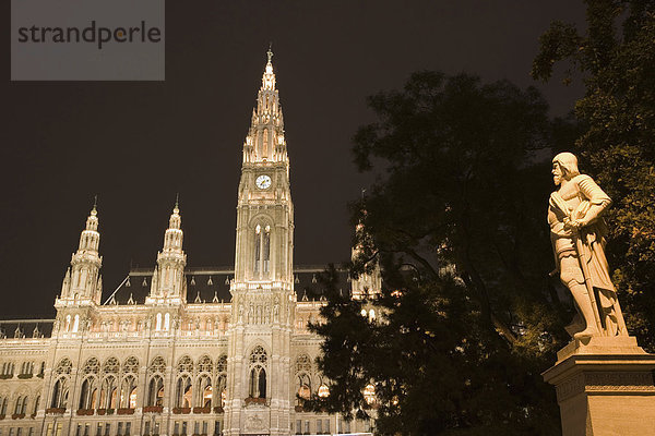 Österreich  Wien  City Hall Towers (Neue Rathaus)  das Rathaus (Rathaus) wurde von Friedrich von Schmidt entworfen und im Jahre 1883 abgeschlossen.