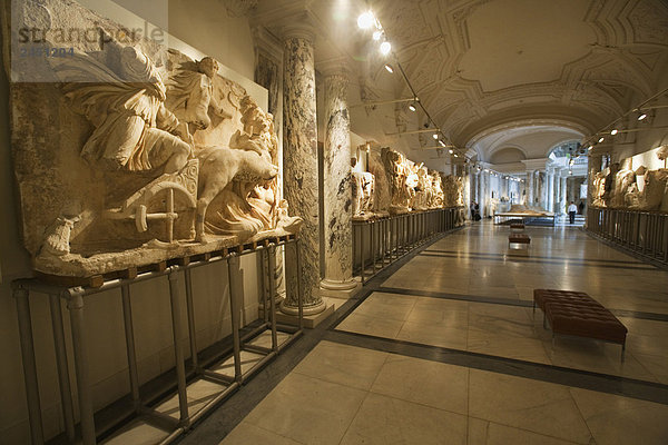 Österreich  Wien  Ephesos Museum  einer der wichtigsten Zimmer zeigen Frieses und Statuen aus die archäologische Stätte von Ephesus in der Türkei