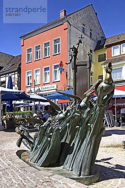 Deutschland  Munchhausen  Bodenwerder  Baron Münchhausen Skulptur