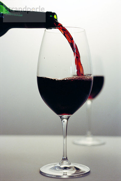 Rotwein im Glas  Nahaufnahme