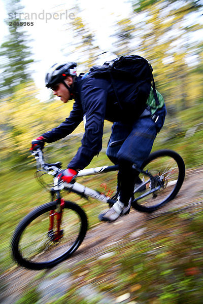 Mountainbiking in den Bergen Schweden.