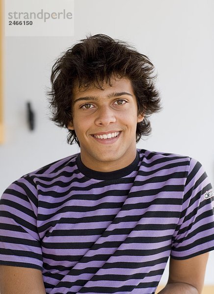 Portrait of a männlicher Teenager Portugal.