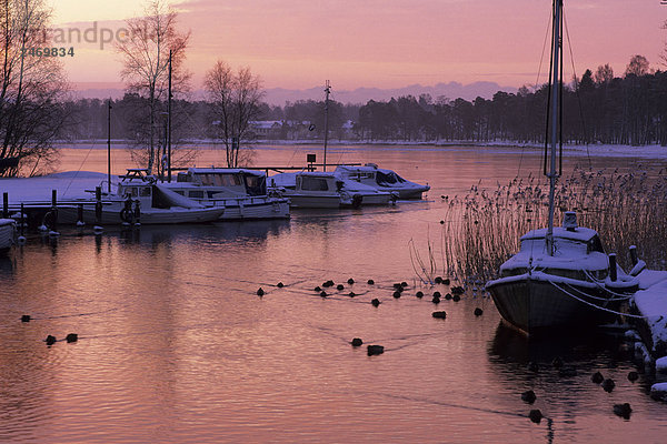 Boote vor Anker in Harbor  Gota Canal  Lake Vattern  Karlsborg  Vaestergoetland  Vaestra Goetaland  Schweden