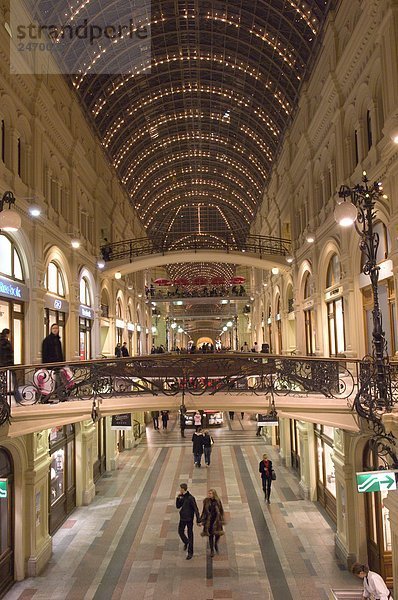 Innenräume des Kaufhaus  Gum Einkaufszentrum  Roten Platz in Moskau  Russland