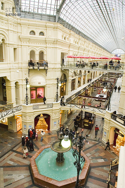 Innenräume des Kaufhaus  Gum Einkaufszentrum  Roten Platz in Moskau  Russland